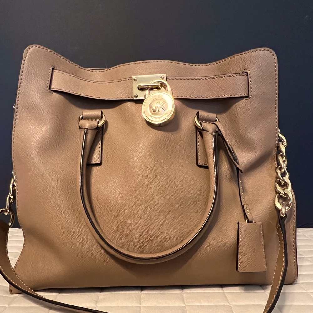 MICHAEL KORS Hamilton Large Tan Leather Tote Bag with Gold Lock and Hardware